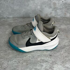 Nike Boys Team Hustle D10 CW6736-104 Gray Green Basketball‎ Shoes Size 10.5C